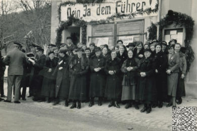 Schwaningen Frauenschaft Kriegsjahre beim alten Rat-und Schulhaus Hauptstrasse